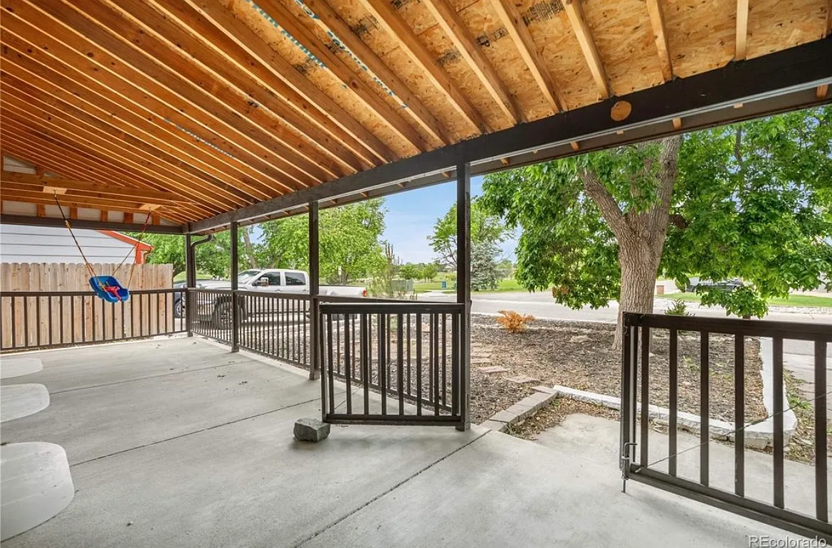 5 bed, 3263 sqft, $750 — Photo 2