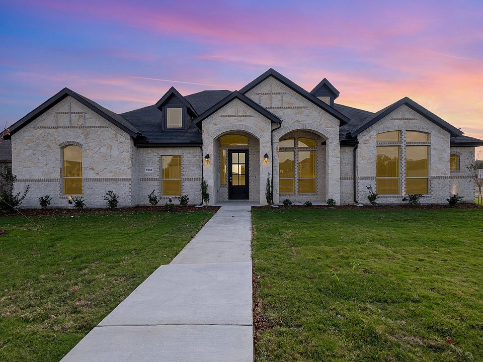 1st image of 1936 Comanche Dr
