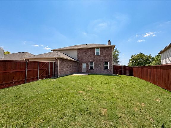 5th image of 2904 Lake Vista Dr