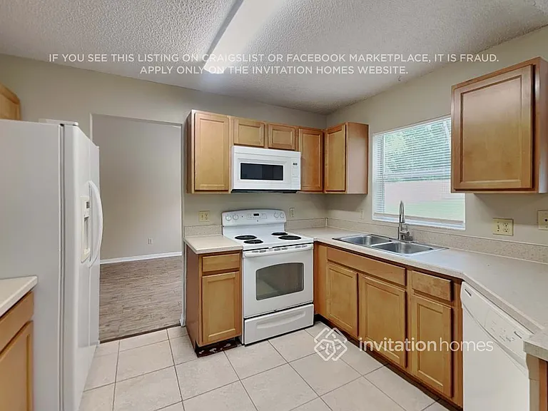 2624 Lake Jackson Cir — Photo 7
