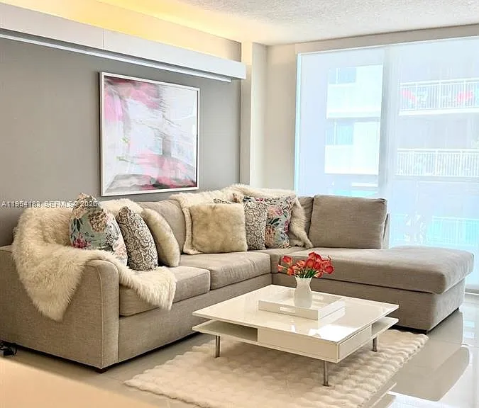 6917 Collins Ave #1206 — Photo 2
