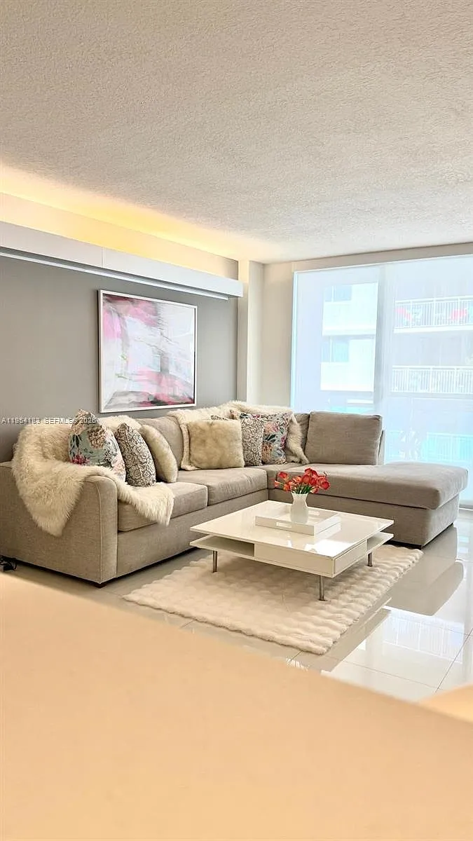 Building Photo - 6917 Collins Ave #1206