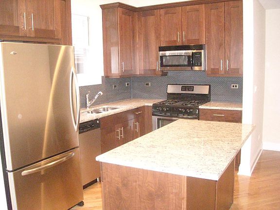 3rd image of 2334 N Greenview Ave #2EH