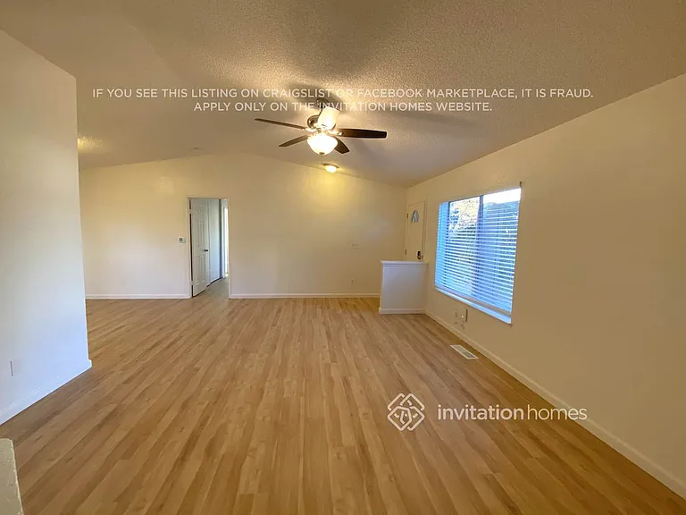 907 Whitney Ave — Photo 2