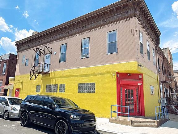 2nd image of 826 W Porter St
