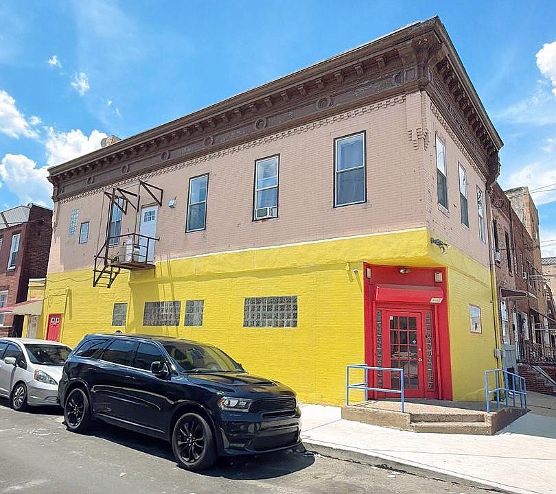 1st image of 826 W Porter St