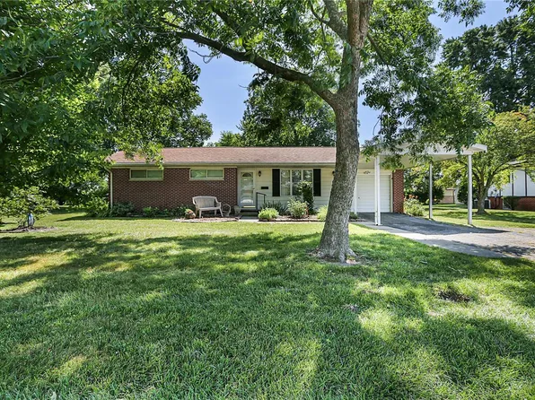 10 N 11th St, New Baden, IL 62265