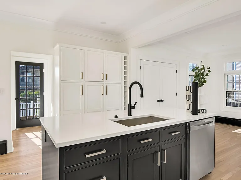 23 Lincoln Ave — Photo 3