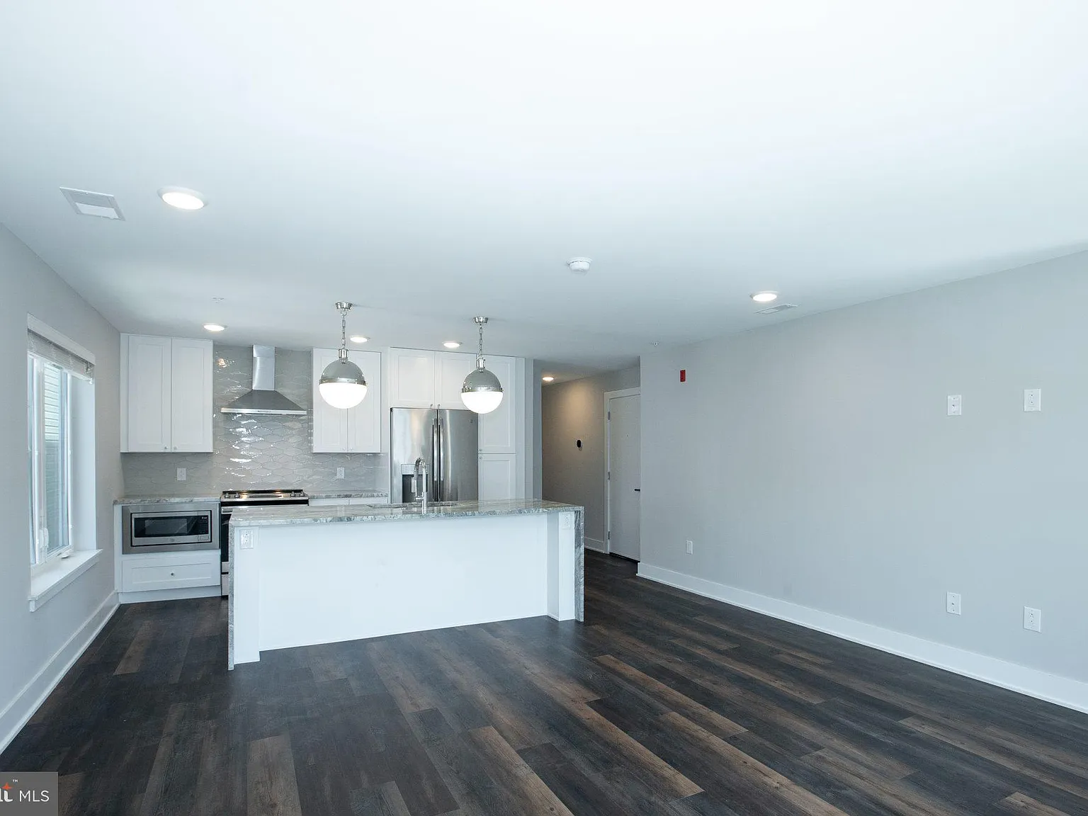2 bed, 2.0 bath, 1000 sqft, $2,495 — Photo 2