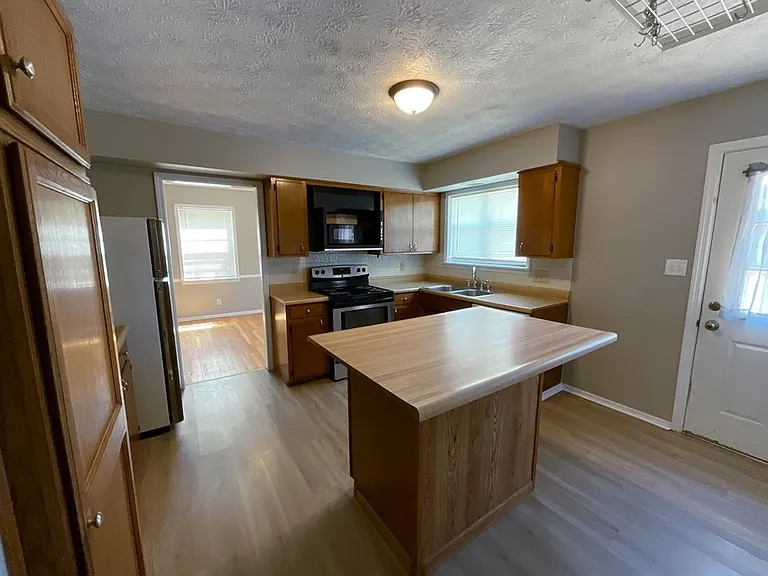 2942 E Erie St — Photo 5