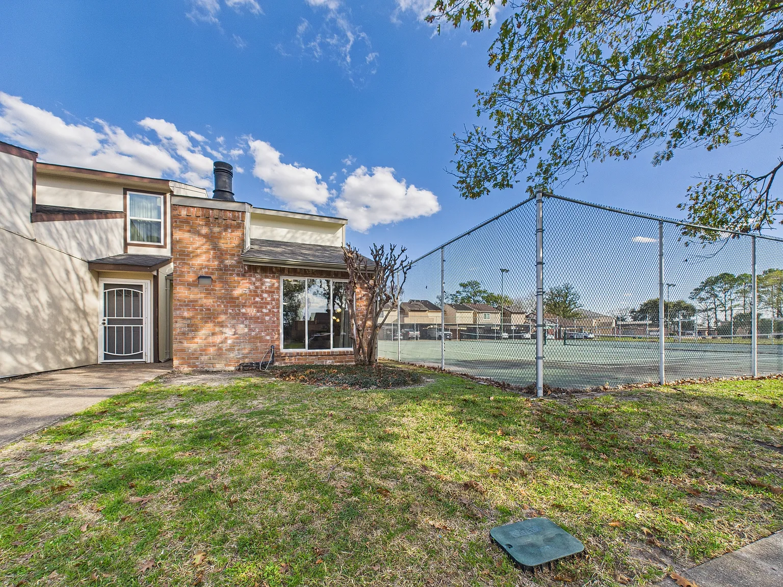 3 bed, 2.5 bath, 1800 sqft, $2,200 — Photo 4
