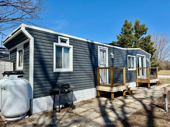 285 Crydermans Side Rd #204, Georgina, ON L0E 1A0