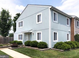 1015 Knight Ln, Herndon, VA 20170