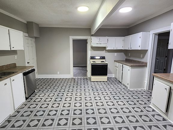 5th image of 401 N Polk St Unit 3