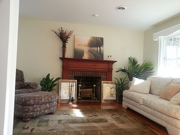 4th image of 854 Valley Dr