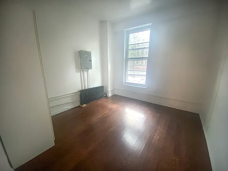 233 E 14th St #2 — Photo 3