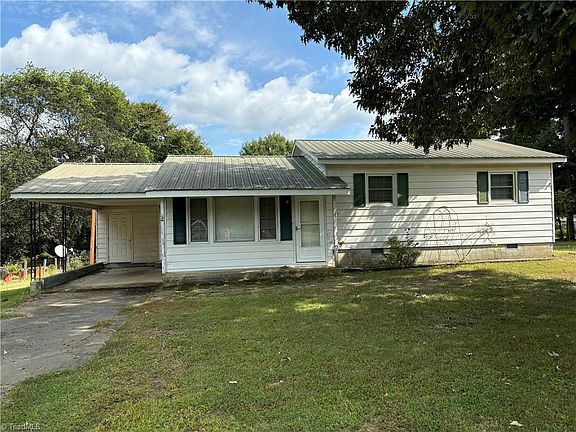2nd image of 109-111 Pinetree Dr