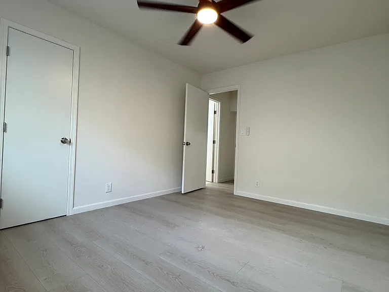911 E Acacia Ave #7 — Photo 6