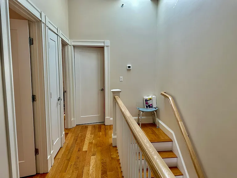 470 Green St #2 — Photo 16