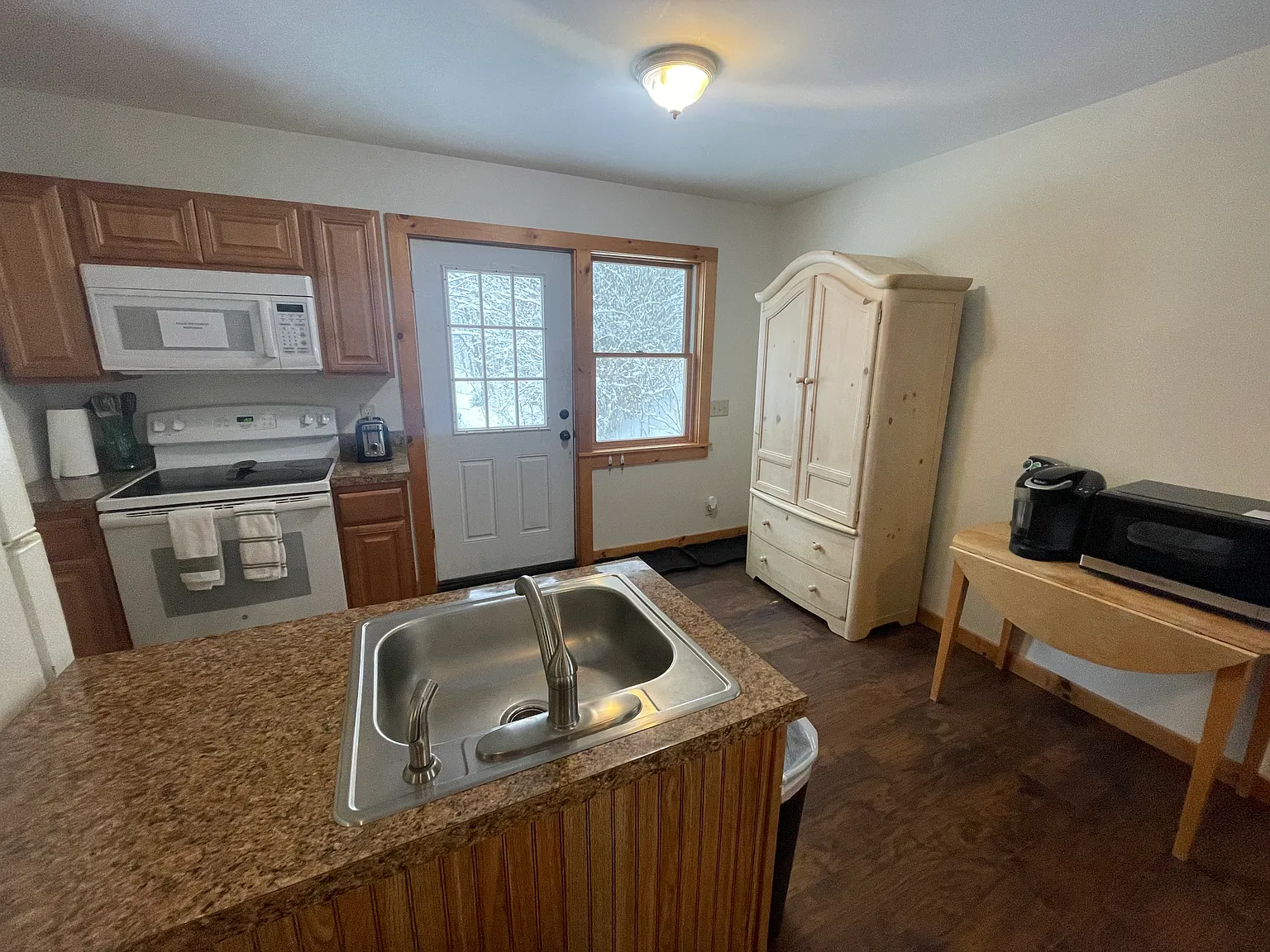 2 bed, 1.5 bath, 800 sqft, $2,000 — Photo 3