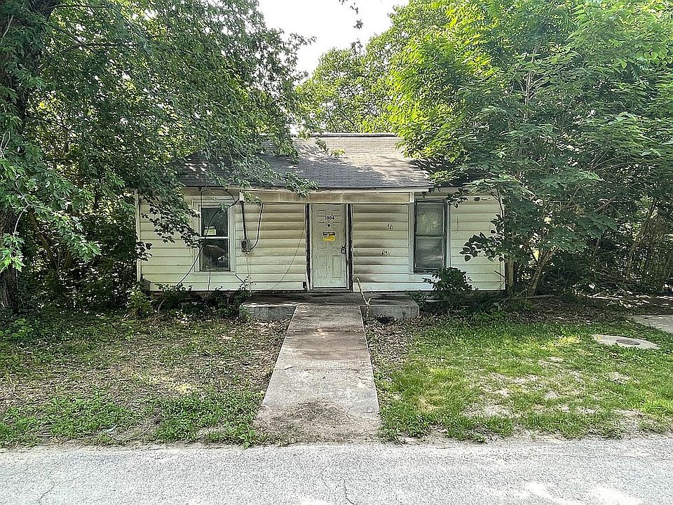 1st image of 1004 Southwest Blvd