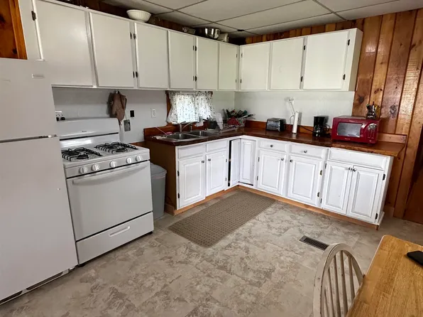 9 Village Drive, Brattleboro, VT 05301