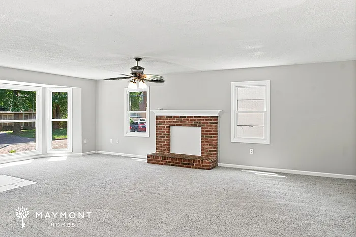 4 bed, 2.5 bath, 2430 sqft, $2,045 — Photo 4