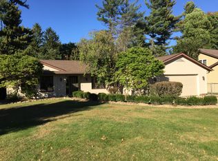 33077 Springside Ln, Solon, OH 44139