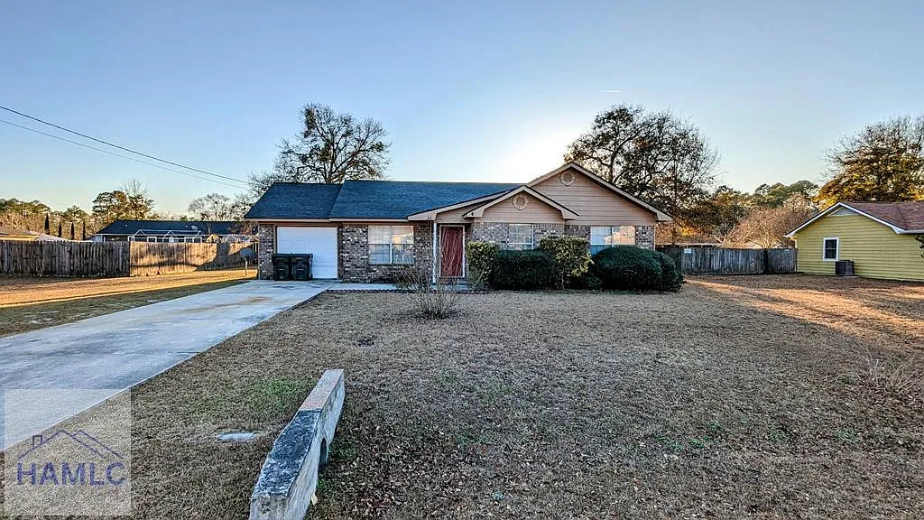 3 bed, 2.0 bath, 1034 sqft, $1,695 — Photo 1