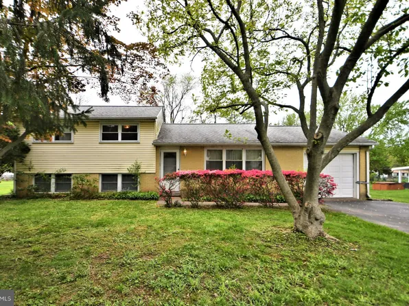 1437 Marlyns Ln, North Wales, PA 19454