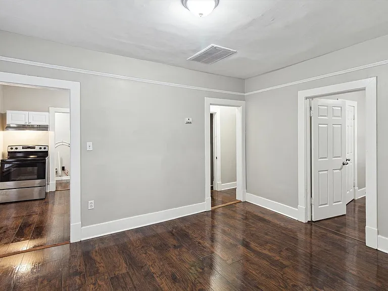 1013 E Seiler Ave — Photo 3