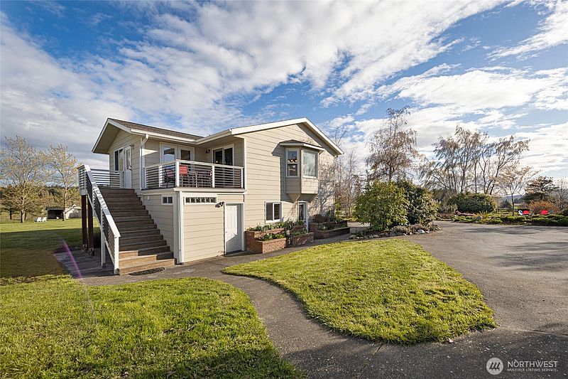 5th image of 318 Trumpeter Way