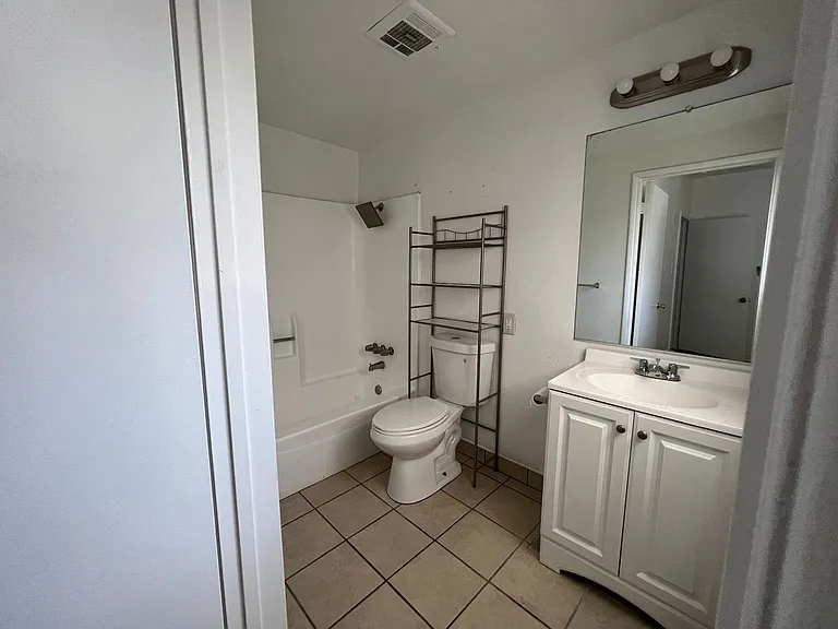 320 Palm Dr — Photo 9