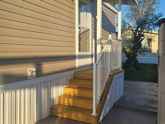 3rd image of 380 NW 135th Way