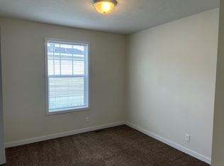 25193 Oxford O193 Wood, Trenton, MI 48183