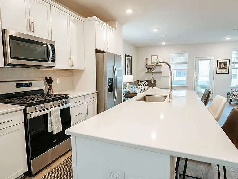 211 Harlequin Aly — Photo 10
