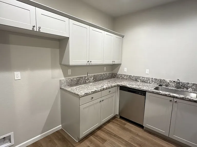 514 S Summit St #101-103 — Photo 6