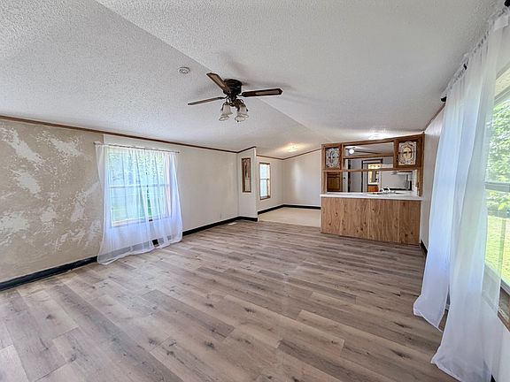 3rd image of 305 Mozart Ave E