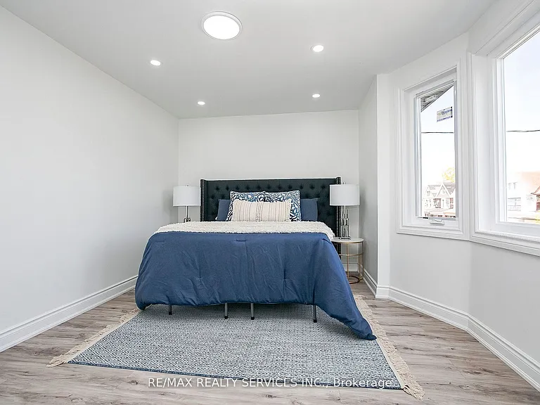 20 Somerset Ave E — Photo 24