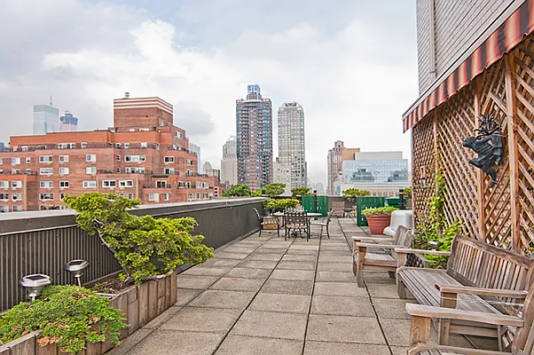 Sold by Akam Sales and Brokerage | media 21