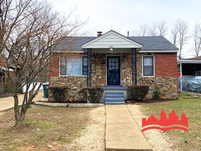 1981 Boyle Ave — Photo 1