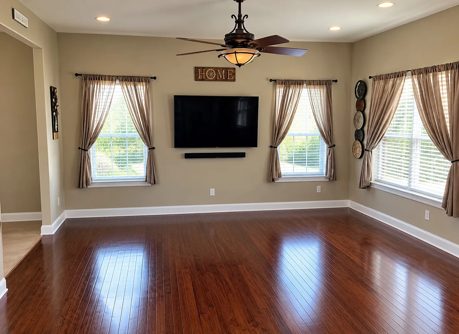 4 bed, 2300 sqft, $3,600 — Photo 4