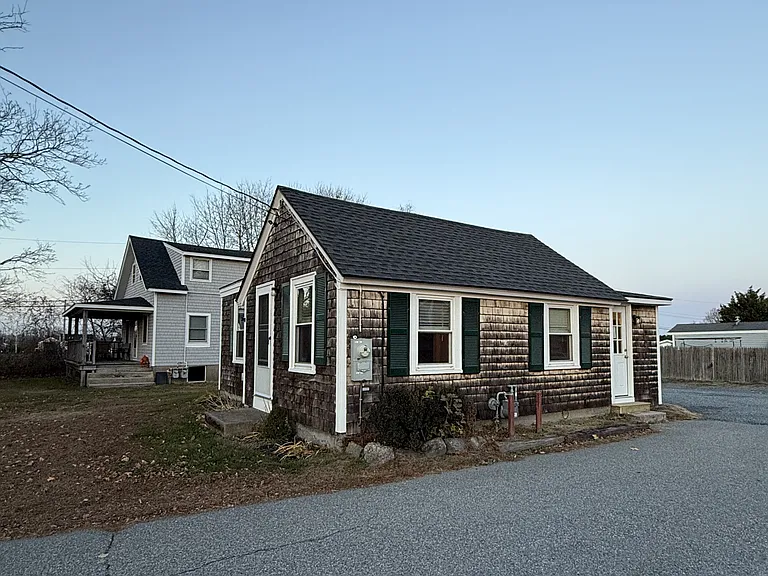 149 Bristol Ferry Rd — Photo 2