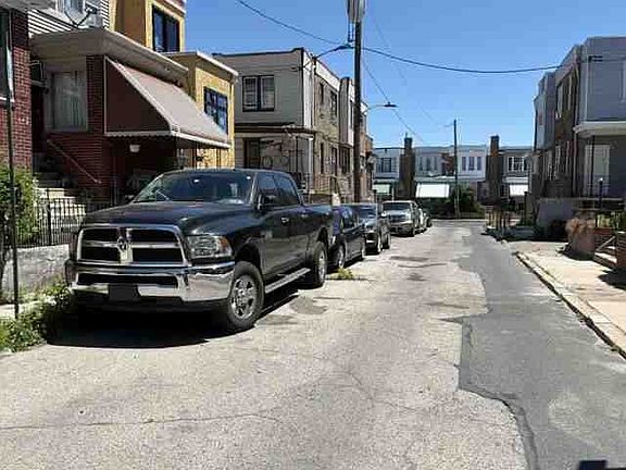 4th image of 5355 Hazelhurst St