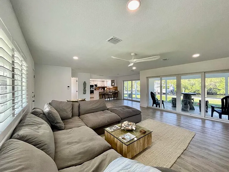 8585 SE Palm St — Photo 10