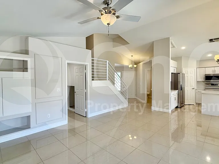 570 S Williams Pl — Photo 7