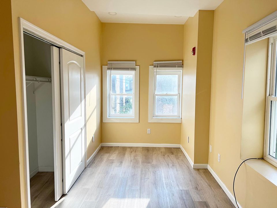 1st image of 1004 Belmont Ave #2