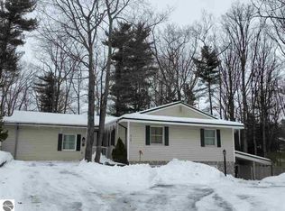 3135 Cedarwood Ln, Traverse City, MI