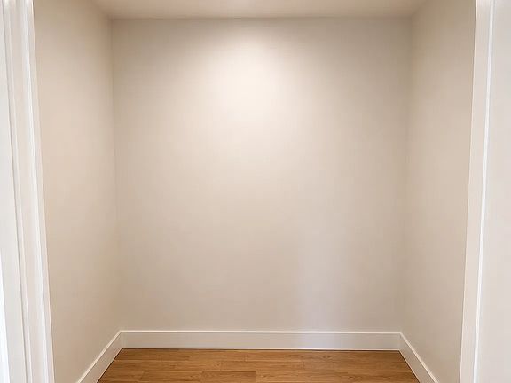 4th image of 407 Graham Ave APT 2R