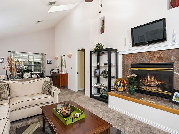 5th image of 753 Oak Crest Cir